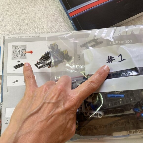 LEGO TECHNIC: Bugatti Chiron 42083 Complete Disassembled No Missing Pieces Car - Picture 8 of 16